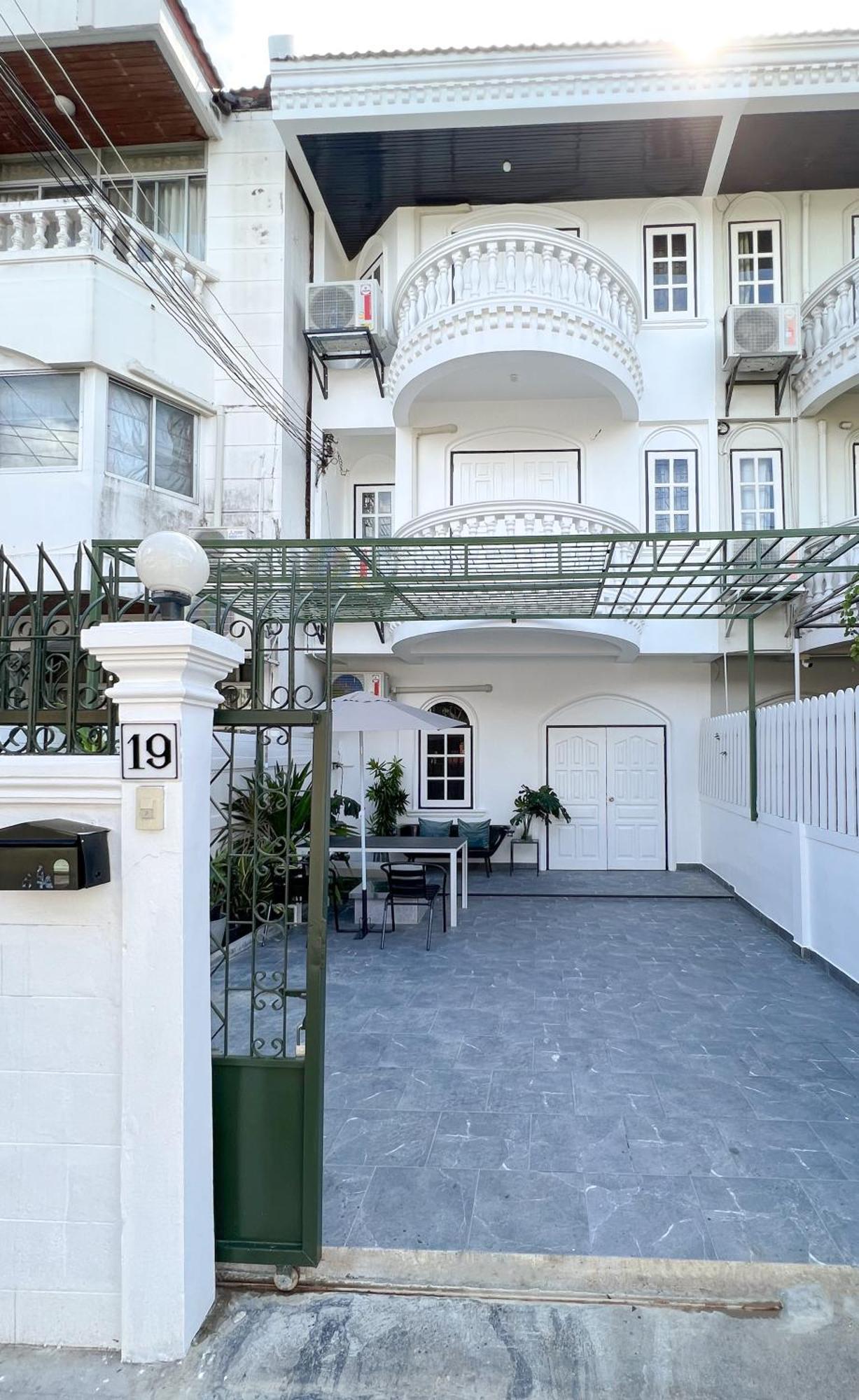 Neveu Premier Residence : Ratchada Bangkok Eksteriør billede